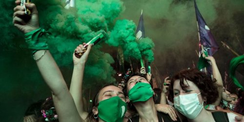 Senado argentino legaliza la interrupción voluntaria del embarazo