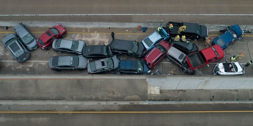 Al menos 9 muertos en varios accidentes automovilísticos en el área de Dallas-Fort Worth debido a tormentas invernales
