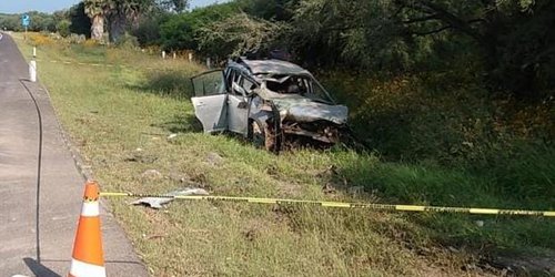 Se accidenta familia vallense en la super a Cerritos: Muere una mujer, y hay 4 heridos