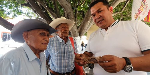 Paisano dona 500 pesos al Gobierno, para que lo entregue como ayuda a quien lo necesite