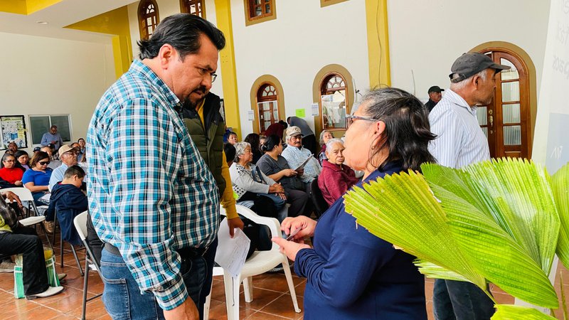 alcalde_loredo_con_usuaria_mirioverde.jpeg