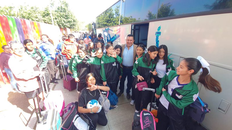 alcalde_urbiola_con_deportistas_mirioverde.jpeg
