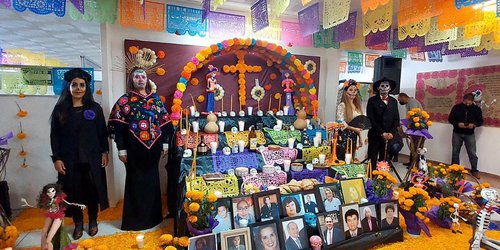 Fomentan autoridades educativas tradición de Día de Muertos con altares