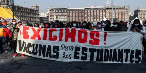 Estudiantes marchan en CDMX contra regreso a clases presenciales sin vacuna