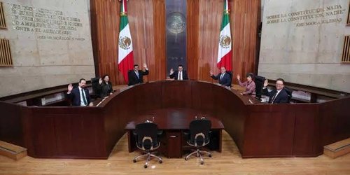 AMLO insta a magistrados del TEPJF a renunciar a sus cargos