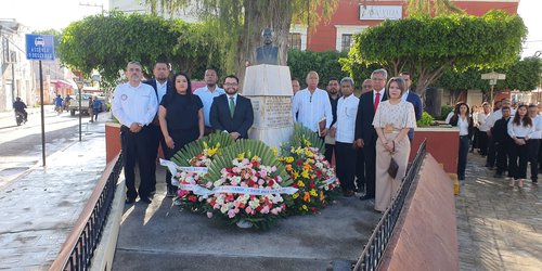 Celebran el 218 aniversario del natalicio de Benito Juárez