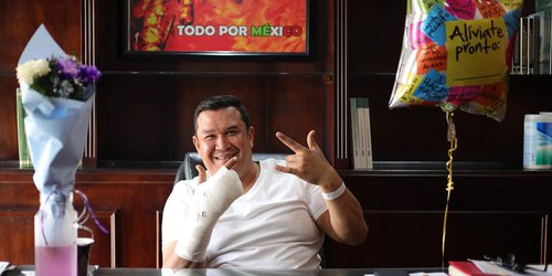 Alcalde se lesiona mano en caída, tras inaugurar obra