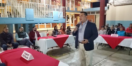 Maestros de primaria Sor Juana confían en el alcalde Urbiola