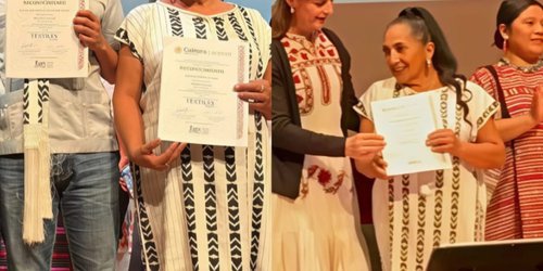Artesanías potosinas destacan en Concurso Nacional de Textiles