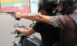 Ciclista del Refugio se resistió a un asalto, y lo hirieron de un balazo