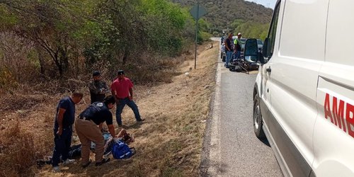 Motociclista herido de gravedad al chocar con automóvil en carretera 70