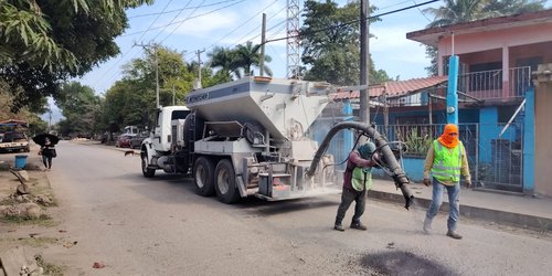 Inicia conservación del camino Tambaca-Agua Buena en Tamasopo