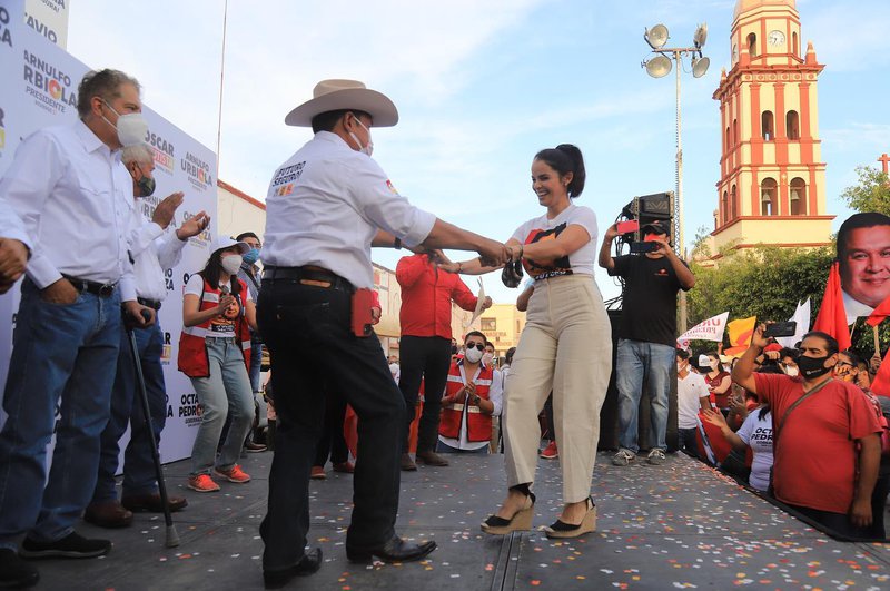 baile_arnulfo-karina.jpeg