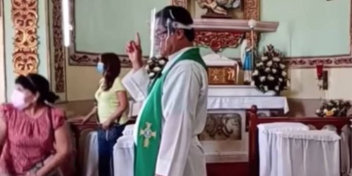 Asesinan a un hombre afuera de una iglesia; el tiroteo interrumpe la misa (VIDEO)