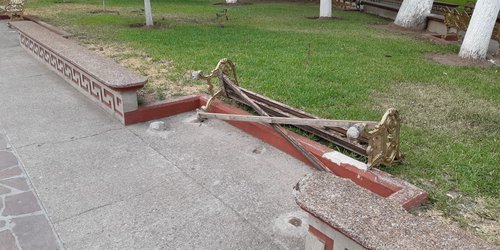 Se queda sin bancas la plaza principal de CDFDZ; faltan al menos cinco