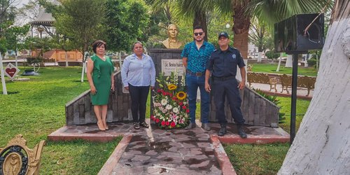 Sin acto cívico, conmemoran natalicio de Benito Juárez