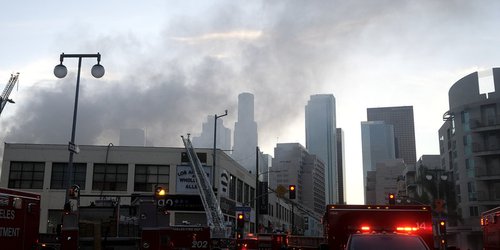 12 bomberos heridos en Los Ángeles Blaze, por explosión