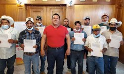 Alcalde entregó recursos a brigadistas contra incendios