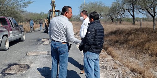 Alcalde supervisó rehabilitación de camino al ejido San Francisco