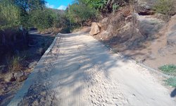 Rehabilitación de caminos, alumbrado, cancha y salón ejidal del Charco, concretó Gobierno Municipal
