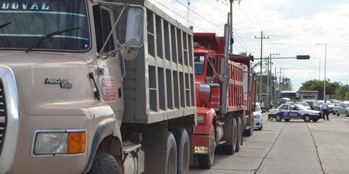 Agobiados por pandemia e inseguridad, transportistas de la región