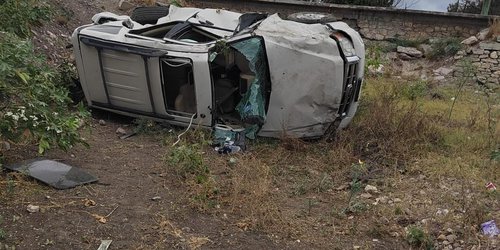 Camioneta embestida por ferrocarril: Conductor grave