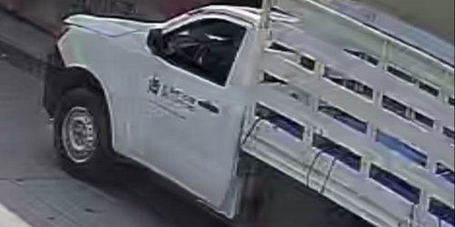Frustran asalto a camioneta repartidora de muebles, en carretera 70
