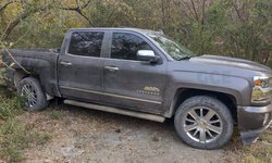 Aseguran camioneta robada con "ponchallantas" en el interior