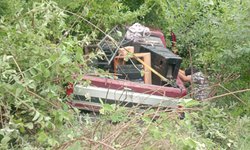 Camioneta con siete rioverdenses cae a un barranco en Concá, Querétaro