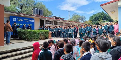 Diputado Ramón Torres participa en develación de cápsula de tiempo en Primaria "Emiliano Zapata" de Capulín