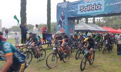 Alcalde Urbiola dio banderazo a 350 ciclista en carrera El Nogalito 2023