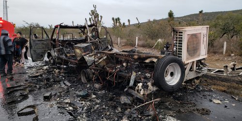 Incendio de casa rodante de familia poblana cerca de Cerritos