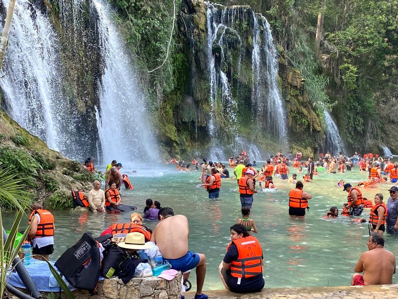 cascadas_tamasopo.jpeg