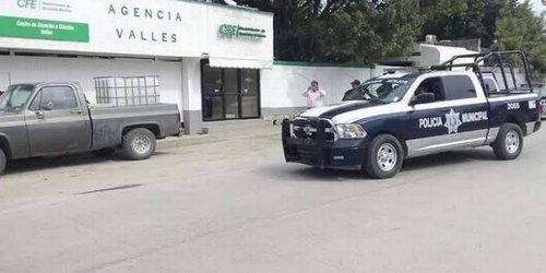 Asaltan oficinas de la CFE de Valles, se llevan equipo y dinero de cajeros automáticos