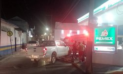 Chocan vehículos frente a gasolinería de calle Guerrero y Zaragoza