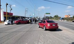 Mujer se pasó semáforo en rojo y chocó en Insurgentes