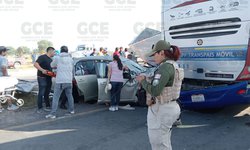Reportan ocho heridos y mujer fallecida por choque múltiple en carretera a Matehuala