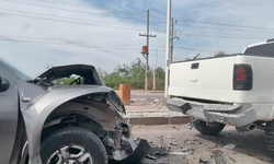 No guarda distancia, y chocan vehículos por alcance en bulevar CJB