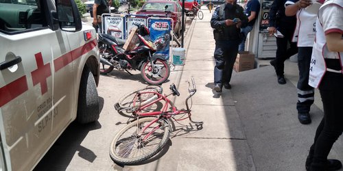 Ciclista lesionado al chocar con una motocicleta