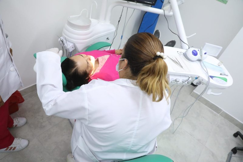 clinica_rosa_atencion_a_paciente_mirioverde.jpeg