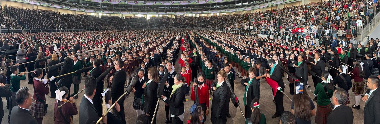 Más de 4 mil estudiantes juran lealtad a la Bandera - www.mirioverde.com