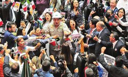 Oposición sepulta reforma eléctrica; discutirán hoy iniciativa sobre litio