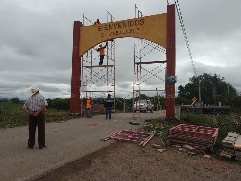 demolicio_arco_bienvenida_el_jabali.jpg