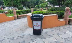 Depósitos para basura colocaron en plaza principal