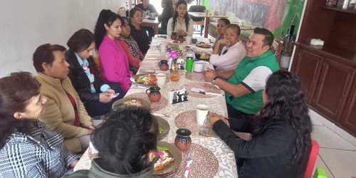 Arnulfo Urbiola continua diálogo permanente con las familias