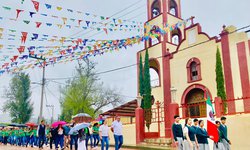Alcalde Sergio Izaguirre encabeza desfile por la Independencia de México