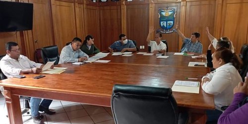 Cuestionan regidores procedimiento de destitución de funcionario