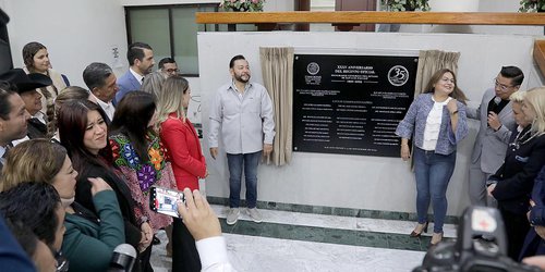 Develaron placa conmemorativa por el XXXV Aniversario de recinto oficial del Congreso del Estado