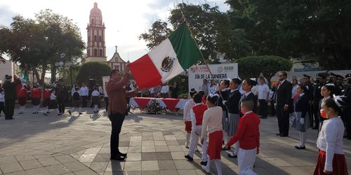 "Los símbolos patrios, nos representan y unen a los mexicanos": Arnulfo Urbiola