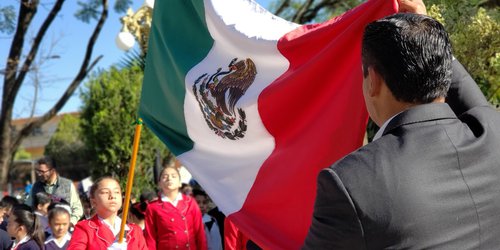 Acto cívico en conmemoración del Día de la Bandera en CDFDZ